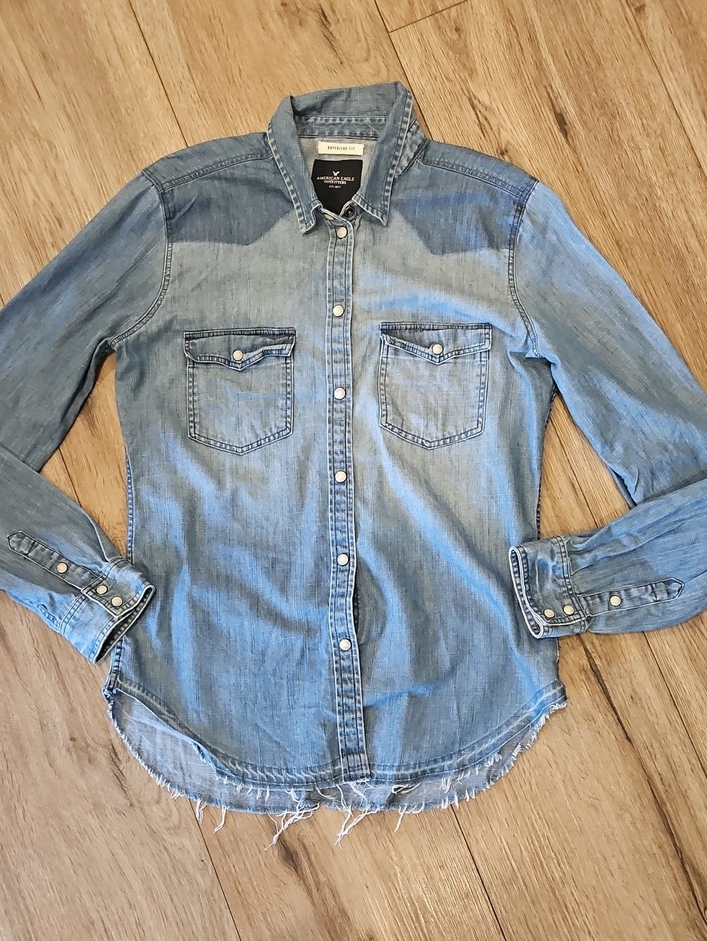 American Eagle Boyfriend Denim Western Shirt Pearl Snap Raw Hem S
